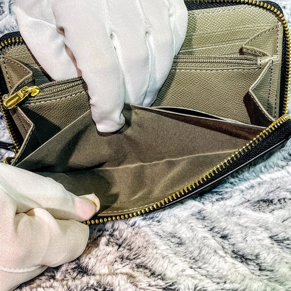 NWT - COACH ACCORDION ZIP WALLET IN COLORBLOCK SIG CANVAS (F57318) - Picture 5 of 5